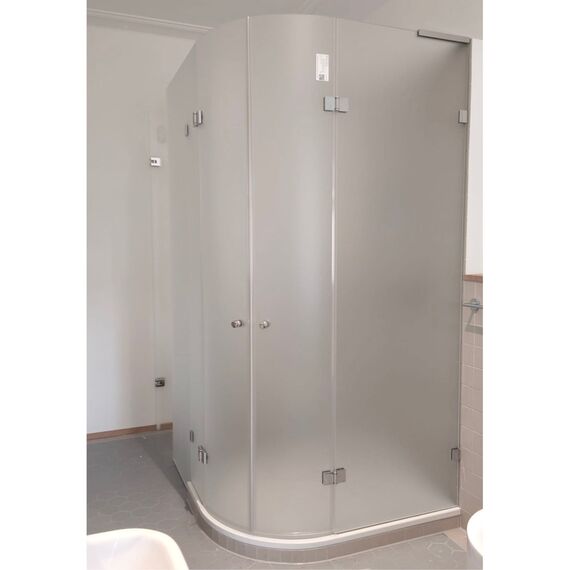 Dusche mit runden Türen