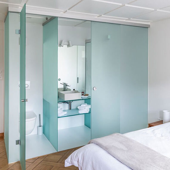 Badverglasung Hotel Rebe